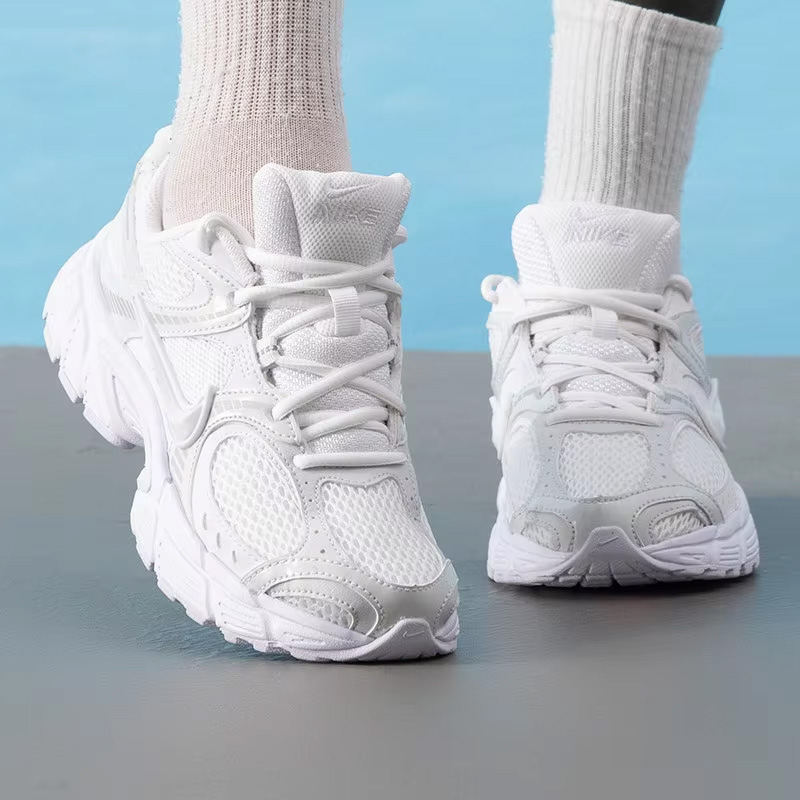 Nike W NIKE V5 RNR HQ7901-101  - огляд і ціна Women Shoes Running Nike
