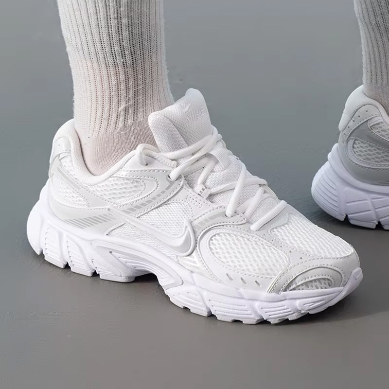Nike W NIKE V5 RNR HQ7901-101  - огляд і ціна Women Shoes Running Nike